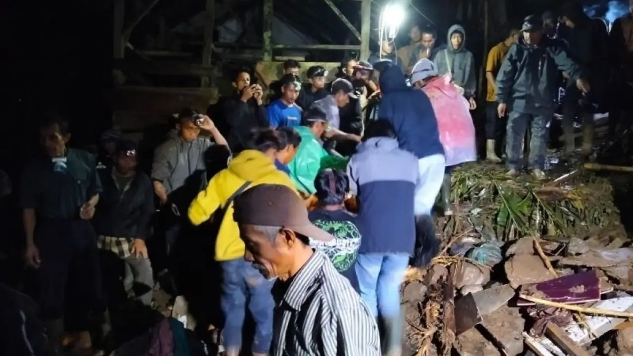 Garut Terkena Longsor: 4 Warga Tewas Termasuk Satu Keluarga | Nasional