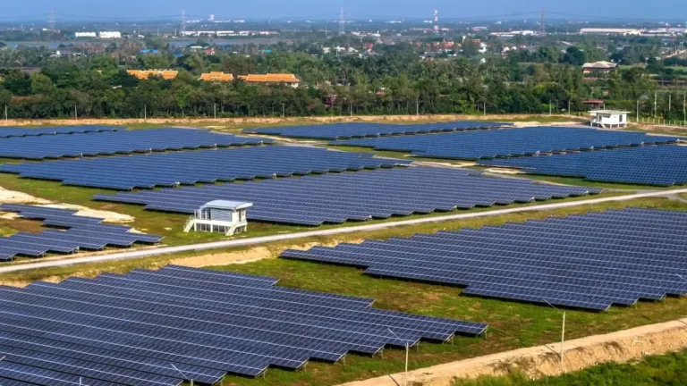 PLN Resmikan 47 PLTS di Wilayah 3T, Perkuat Energi Nasional | Internasional