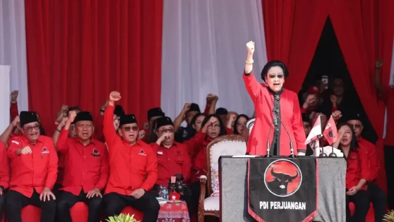 Megawati dan Hasto Pimpin Upacara HUT ke-80 RI di Sekolah PDIP | Olahraga