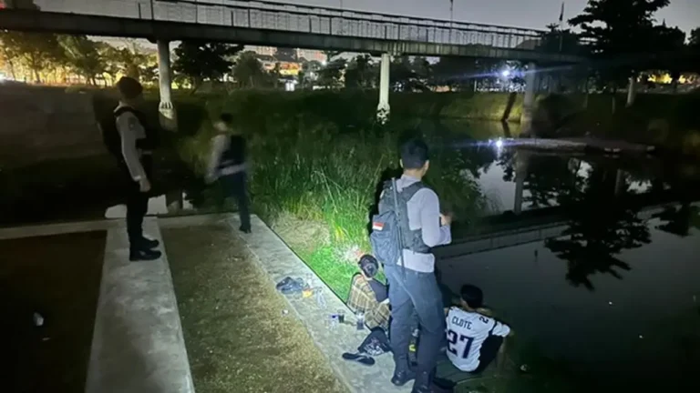 Pemuda Kemang Kocar-kacir Usai Membawa Sajam, Polisi Datang