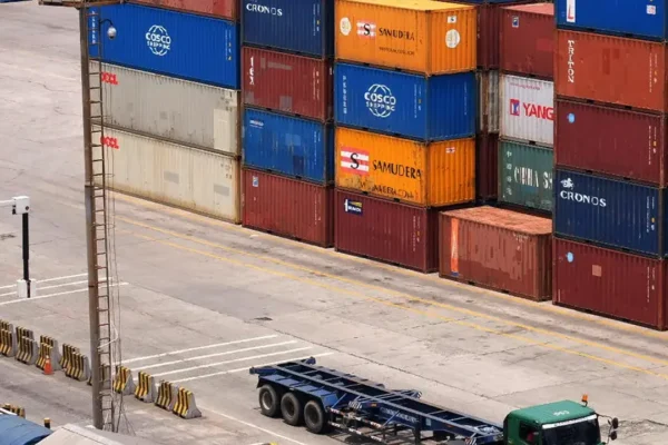 Perlambatan Industri China: Dampak Sosial dan Ekonomi yang Terjadi | Ekonomi