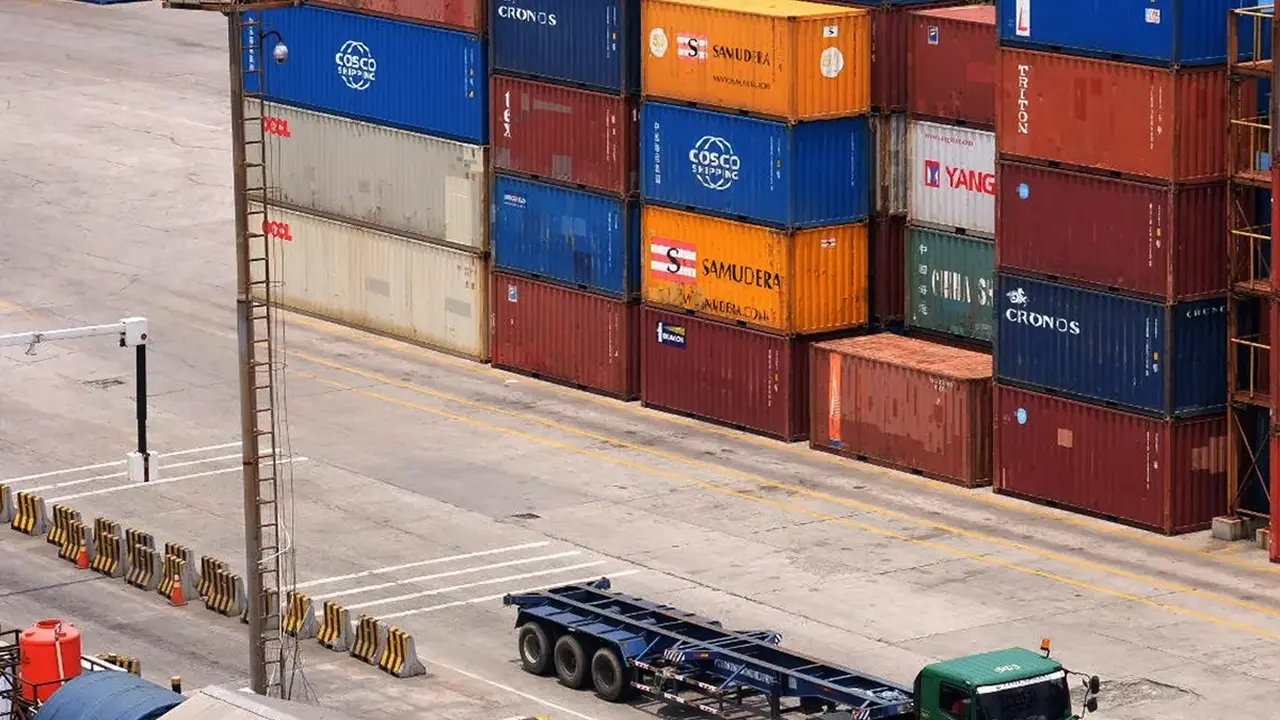 Perlambatan Industri China: Dampak Sosial dan Ekonomi yang Terjadi | Ekonomi