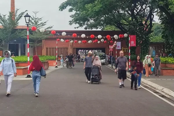 TMII Ramai Dikunjungi 6.000 Orang Selama Libur Cuti Bersama TMII Ramai Dikunjungi 6.000 Orang Selama Libur Cuti Bersama | TMII