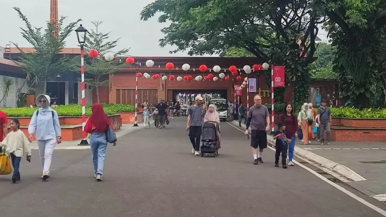 TMII Ramai Dikunjungi 6.000 Orang Selama Libur Cuti Bersama | Nasional