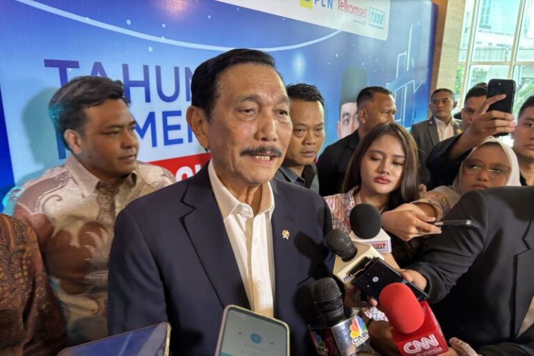Luhut Ajak Prabowo Pilih Solusi Seimbang untuk UMP 2026