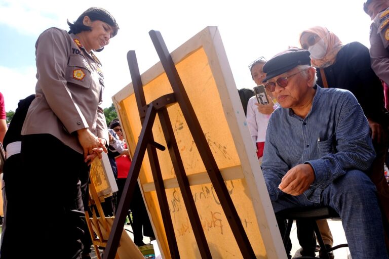 Soeharto Diusulkan Pahlawan Nasional, Gus Mus Ingatkan Sejarah