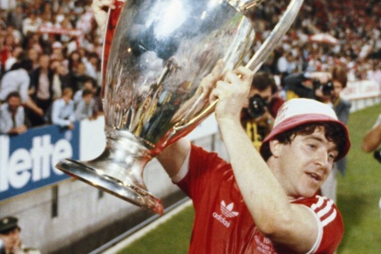 John Robertson, Pahlawan Dua Piala Eropa Nottingham, Wafat