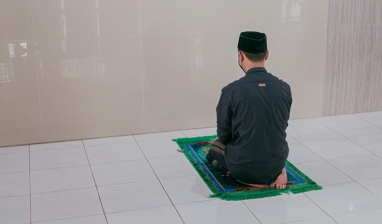 Panduan Lengkap Niat dan Hukum Qodho Sholat Dzuhur