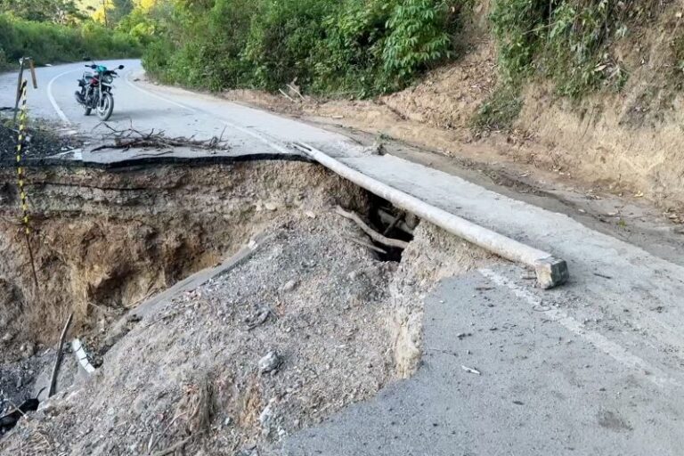 Jalan Ambles di Terangun Gayo Lues, Akses Warga Terhambat