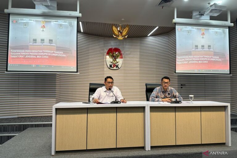 KPK Tahan Lima Tersangka Kasus Impor Barang KW Ditjen Bea Cukai