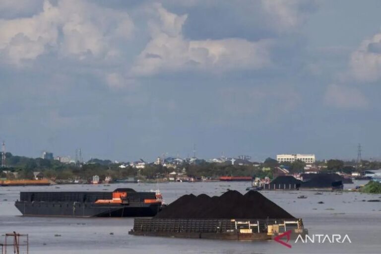 Bahlil Pertimbangkan Relaksasi Kuota Produksi Batu Bara dan Nikel