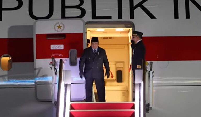 Presiden Korsel Terima Prabowo di Depan Pintu Blue House