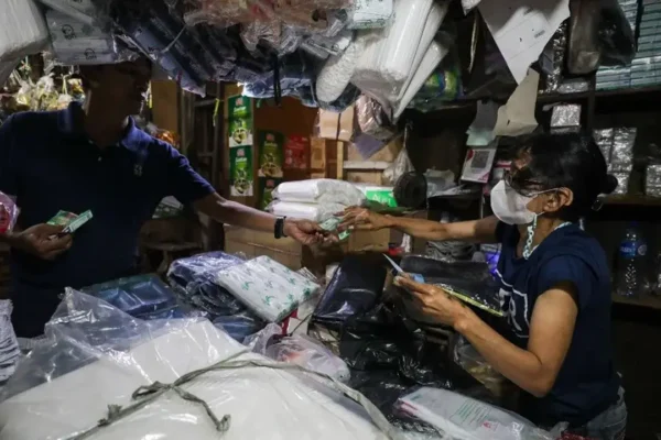 Harga Plastik Naik, Pemerintah Siapkan Mitigasi UMKM | Ekonomi