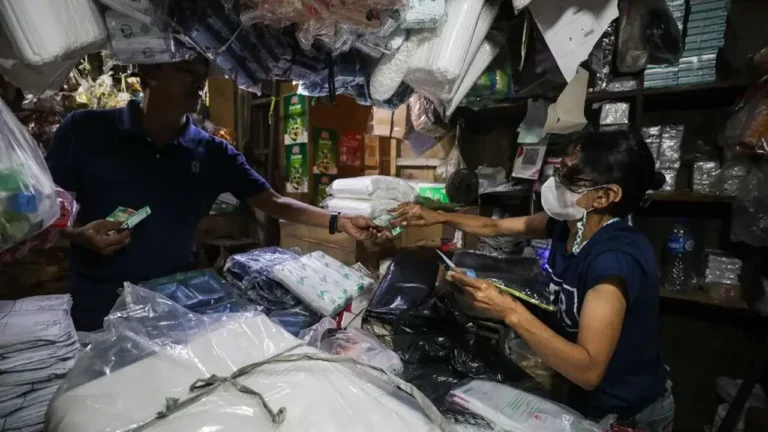 Harga Plastik Naik, Pemerintah Siapkan Mitigasi UMKM | Ekonomi