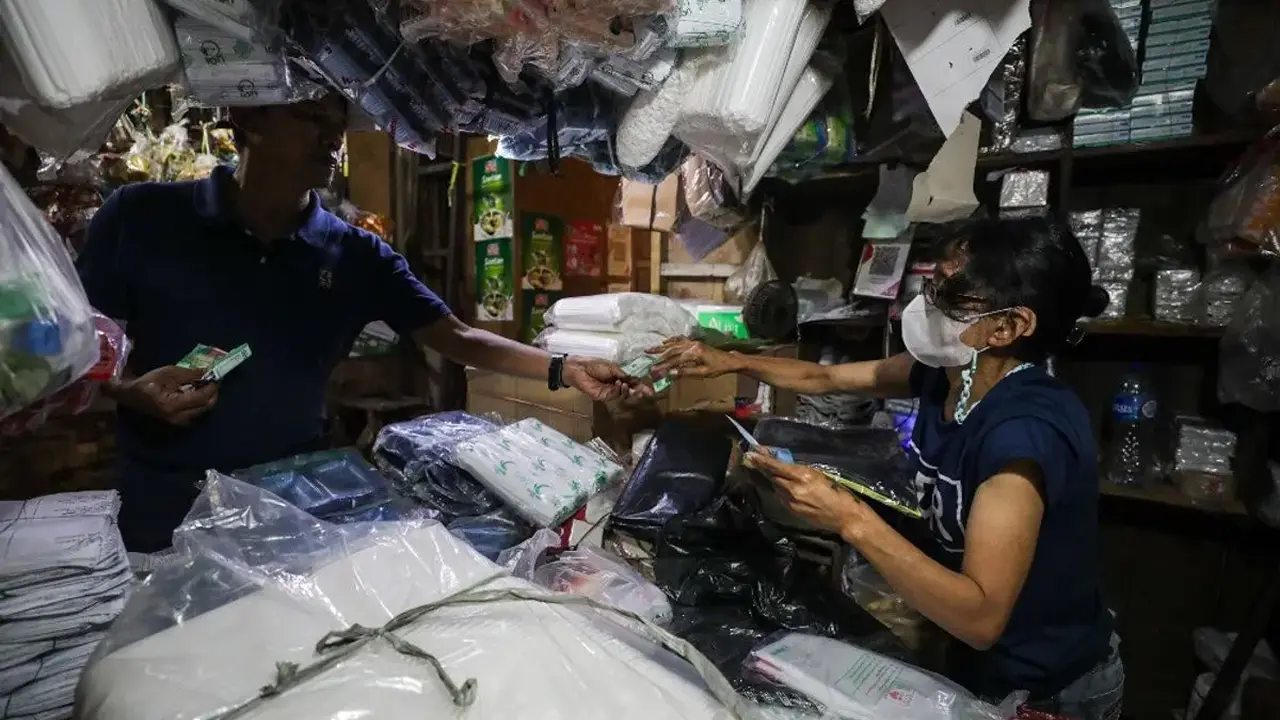 Harga Plastik Naik, Pemerintah Siapkan Mitigasi UMKM | Ekonomi