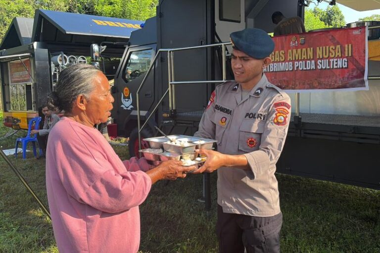 Brimob Polda Sulteng Buka Dapur Lapangan Usai Gempa Sigi