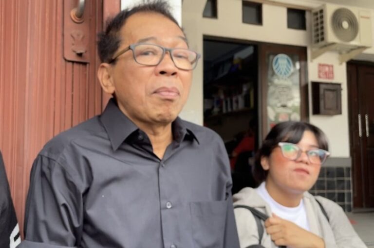 Pelawak Selalu Ceria dan Tak Pernah Marah dalam Menghibur